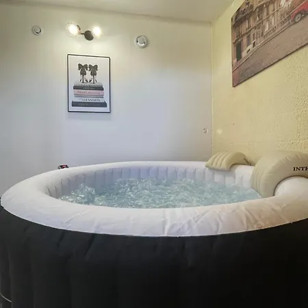 A La Familiale Sauna Salle De Jeux Babyfoot Flechettes Et Autre Villa Saint-Antonin-de-Sommaire